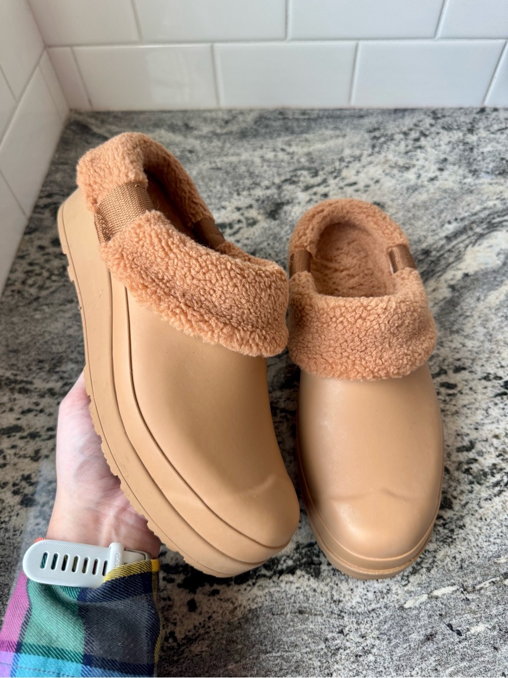 Hunter Play Sherpa Insulated Clog in Tawny brown (also Biscuit). Size 9. EUC.